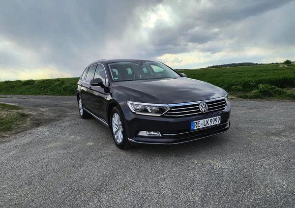 Volkswagen Passat cena 58900 przebieg: 206000, rok produkcji 2015 z Wieluń małe 121